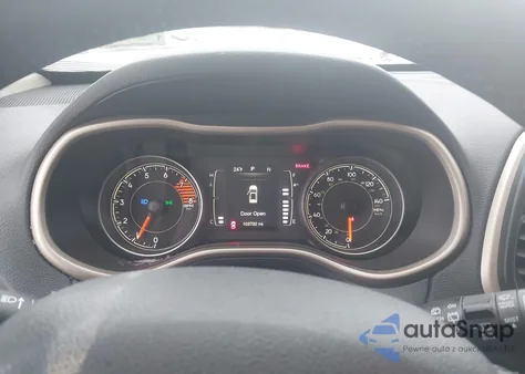 2016 Jeep Cherokee Latitude z USA, uszkodzony, nr VIN 1C4PJMCS6GW105911